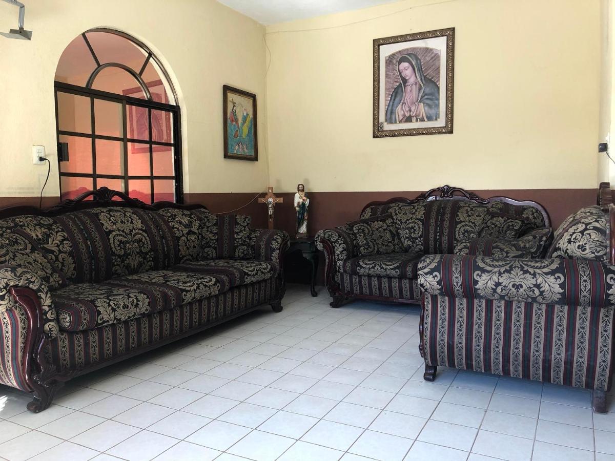 Oyo Hotel Cuatro Reales Galeana Buitenkant foto