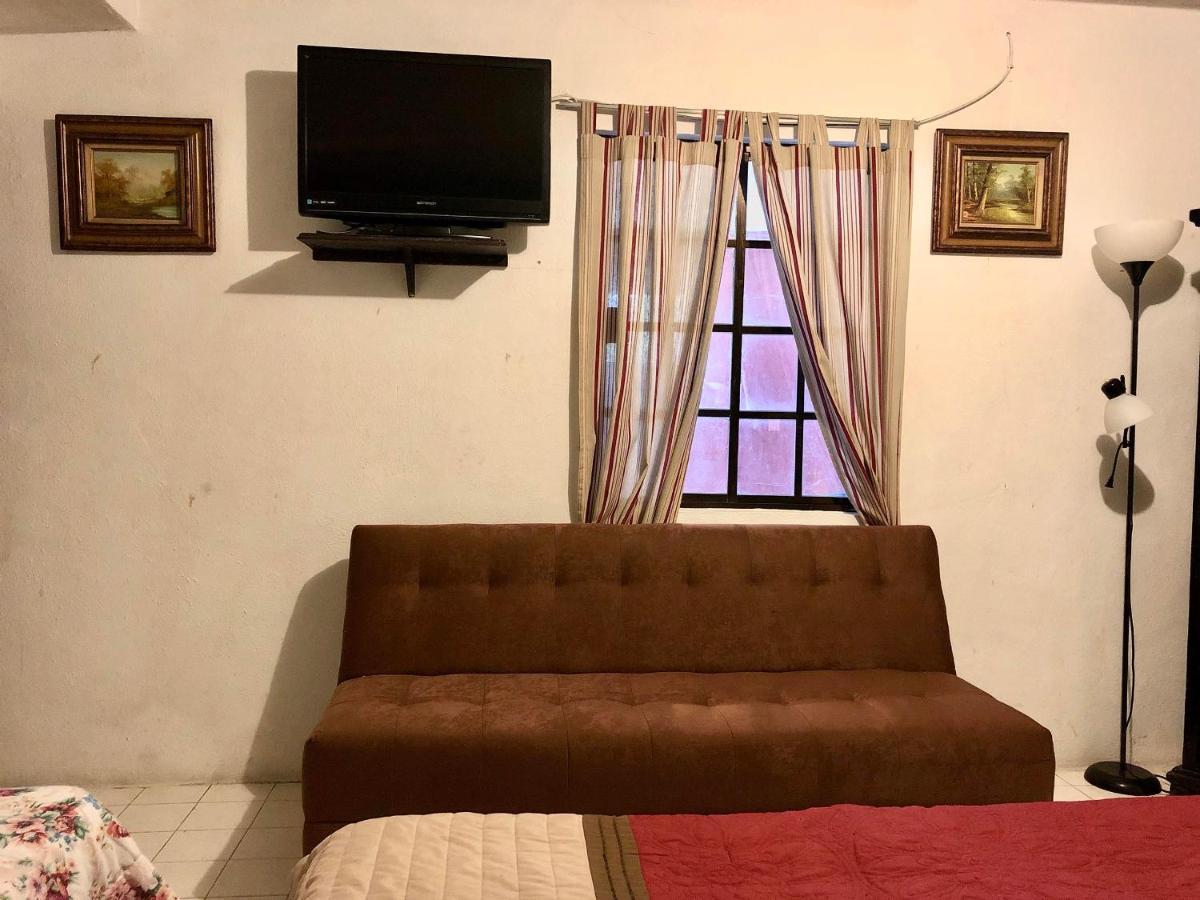 Oyo Hotel Cuatro Reales Galeana Buitenkant foto