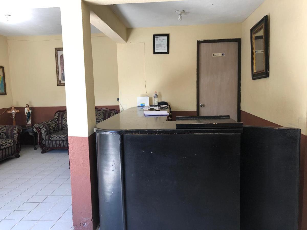 Oyo Hotel Cuatro Reales Galeana Buitenkant foto
