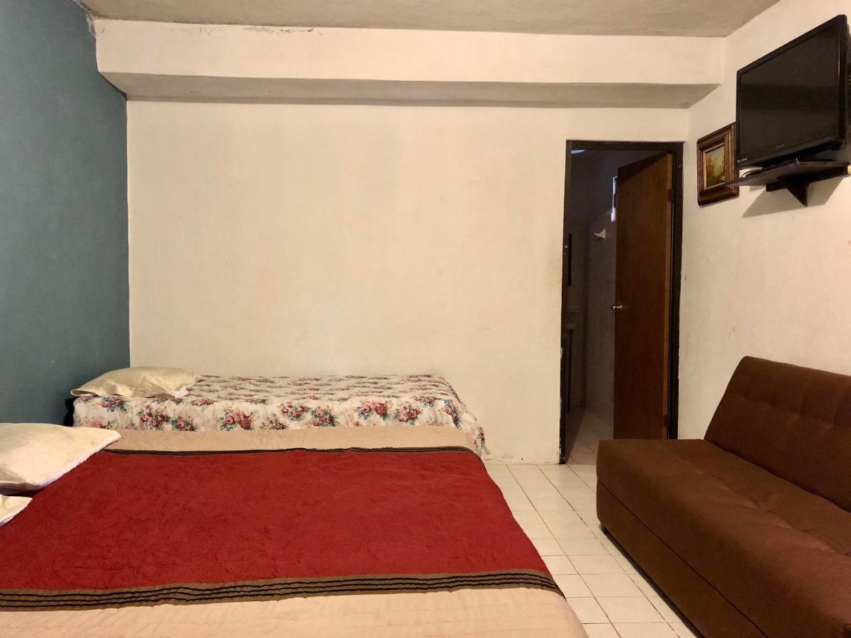 Oyo Hotel Cuatro Reales Galeana Buitenkant foto
